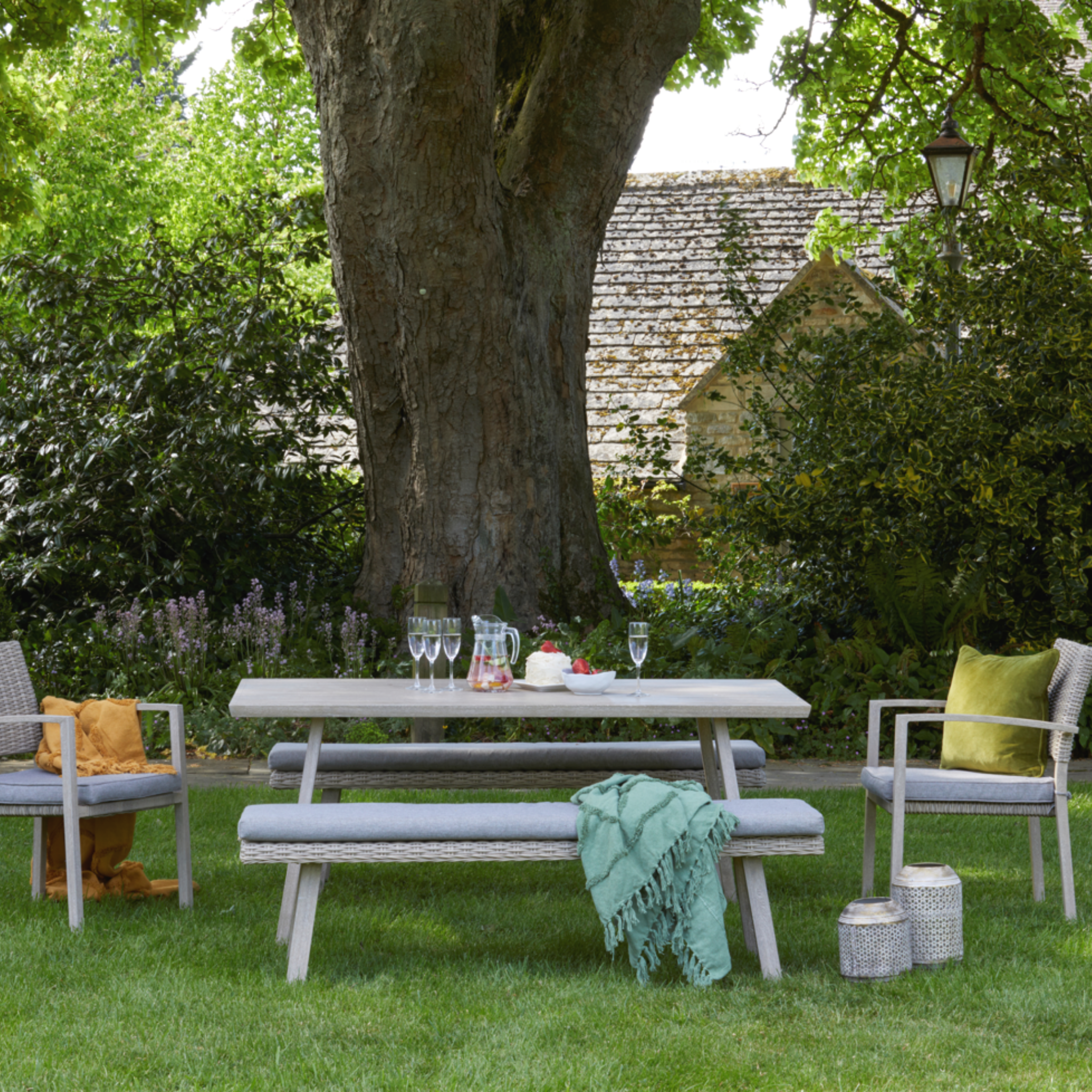 4 Seater Wood Effect Aluminium Dining Set With Benches