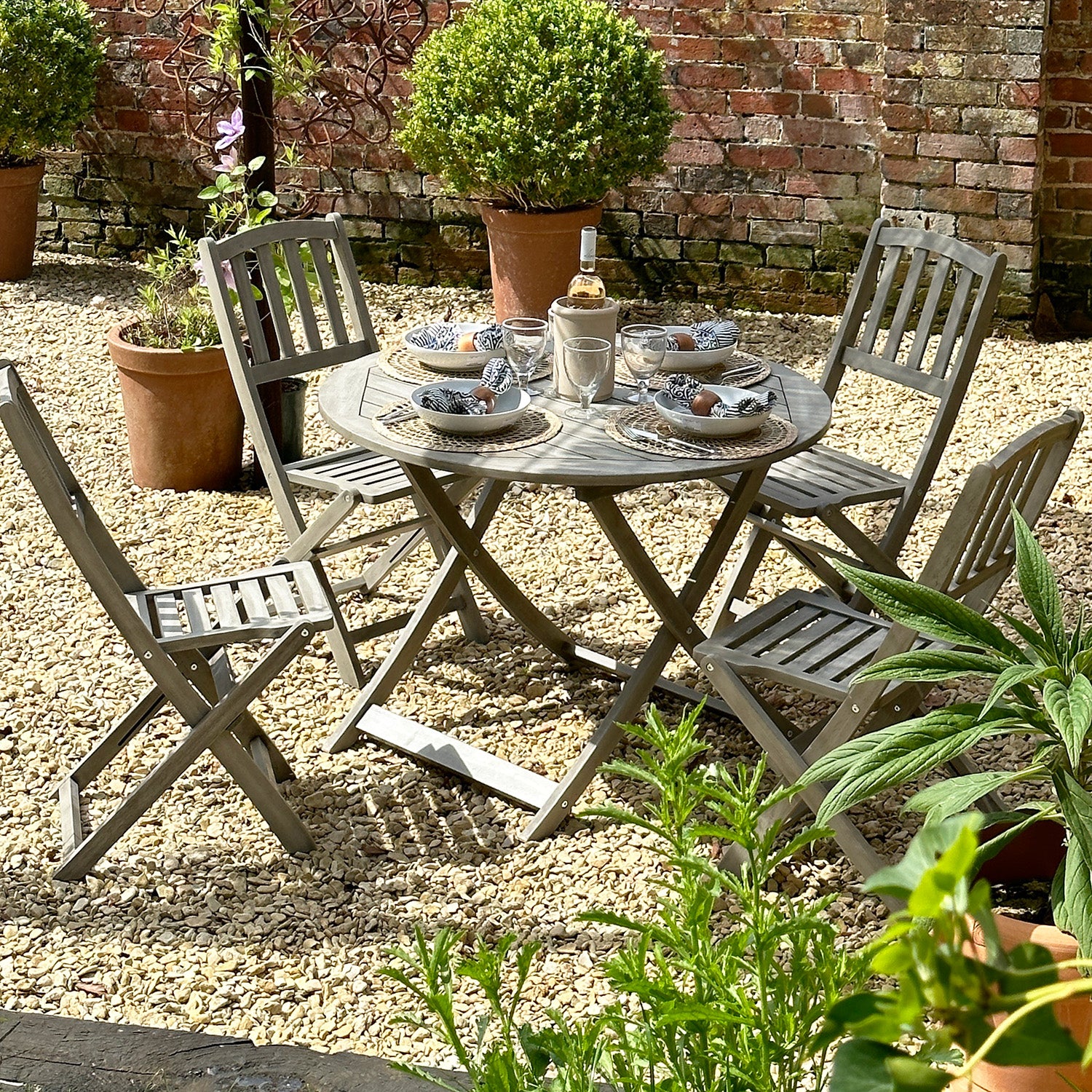 Repton Classic Dinning Furniture Set 4 Fold Down Chairs And Table Set  W100cm X H74cm Table  W56cm X H74cm Chair  Eucalyptus Fcs Wood  All Weathe